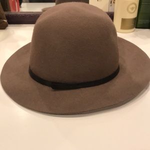 Wool felt women’s hat